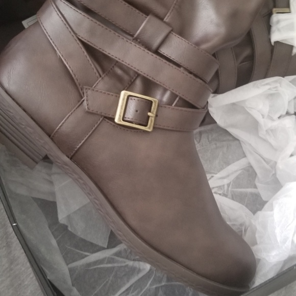 Boot - Picture 2 of 2